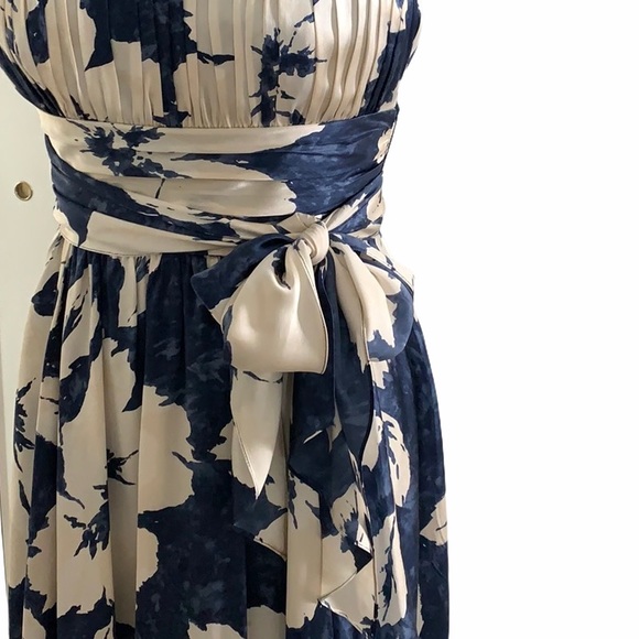 BCBGMaxAzria Size 6 Blue Floral Strapless Dress - Picture 4 of 6